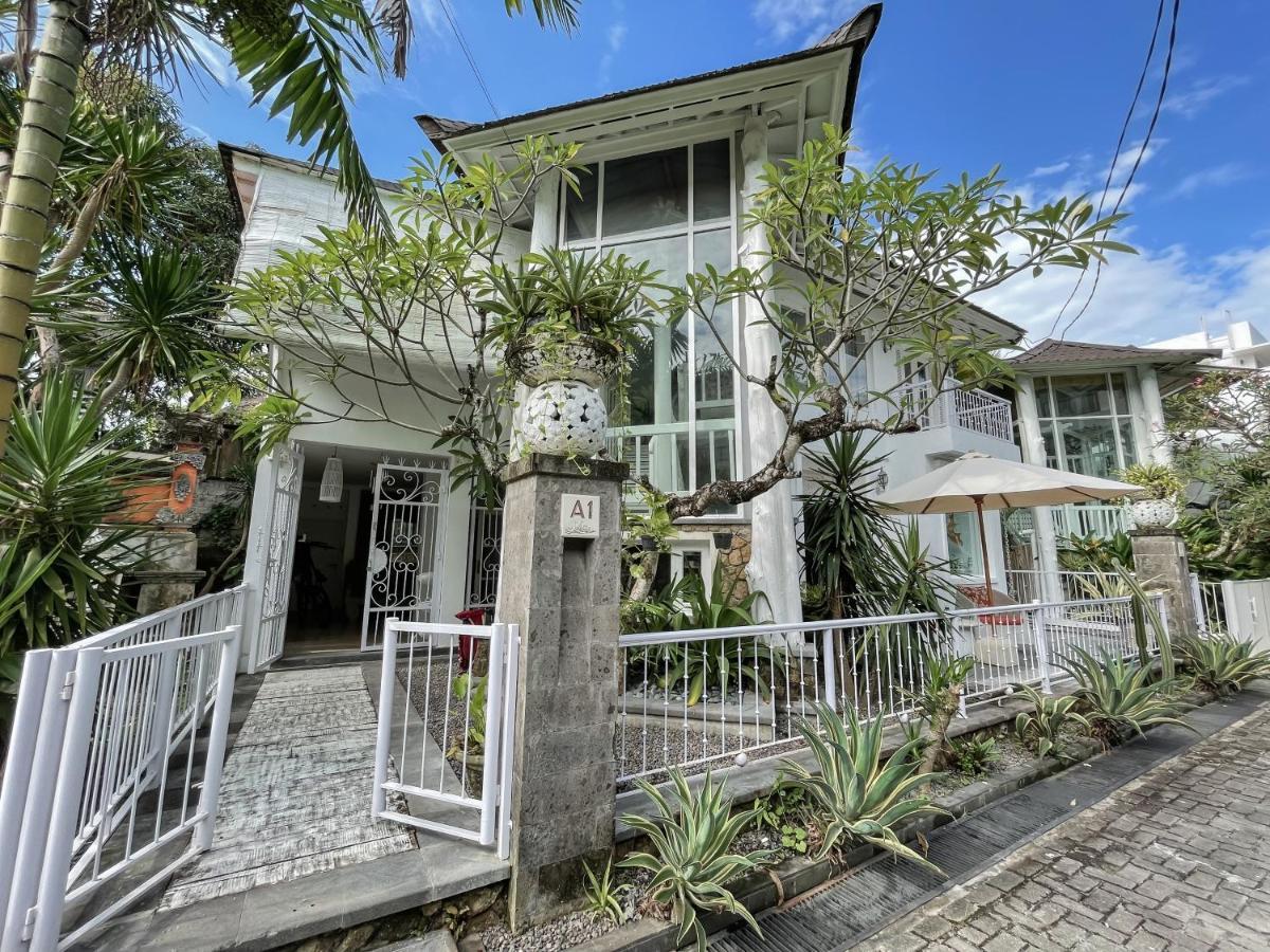 Beach House Canggu - 150M Berawa Beach Exterior photo