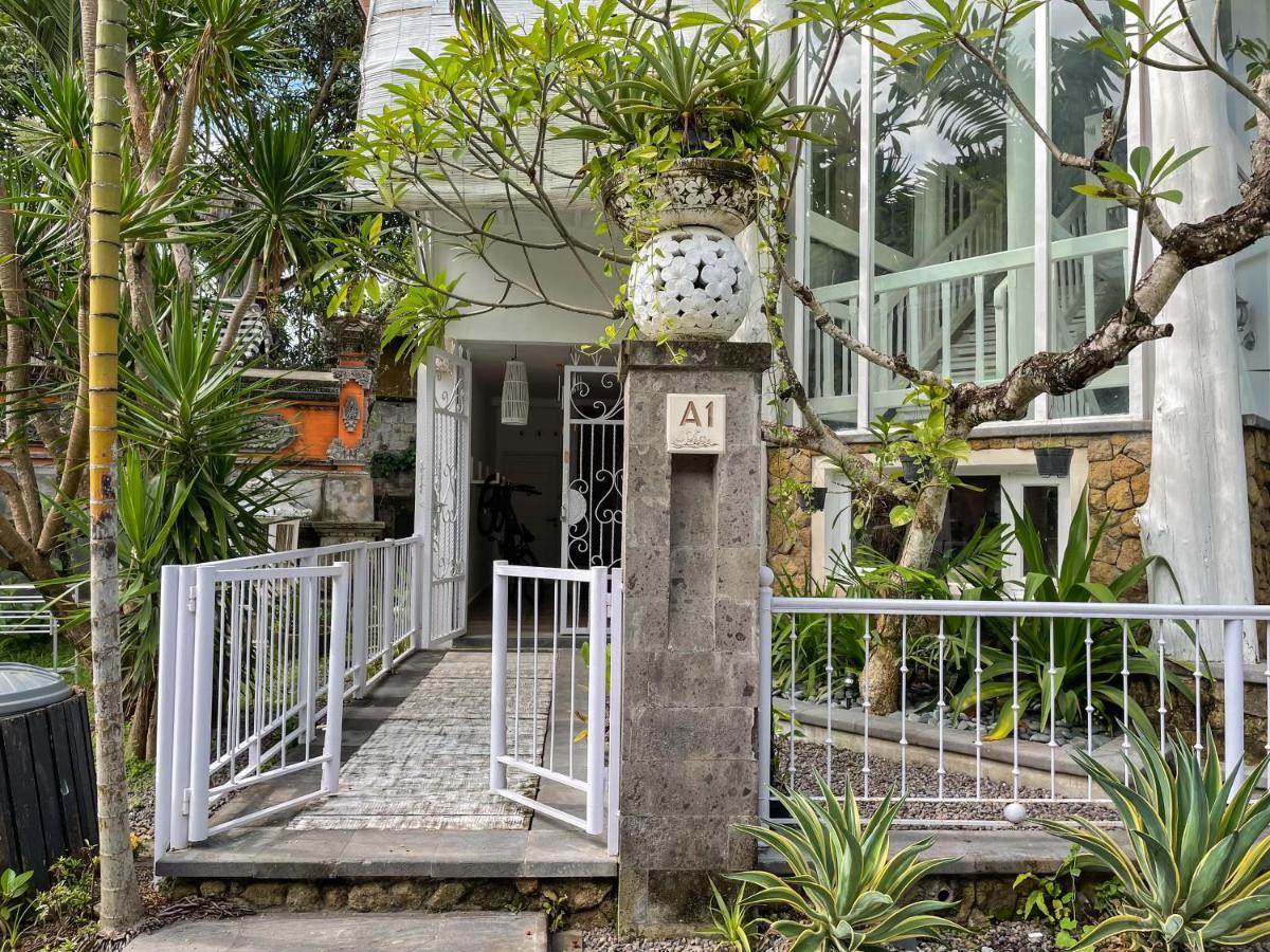 Beach House Canggu - 150M Berawa Beach Exterior photo