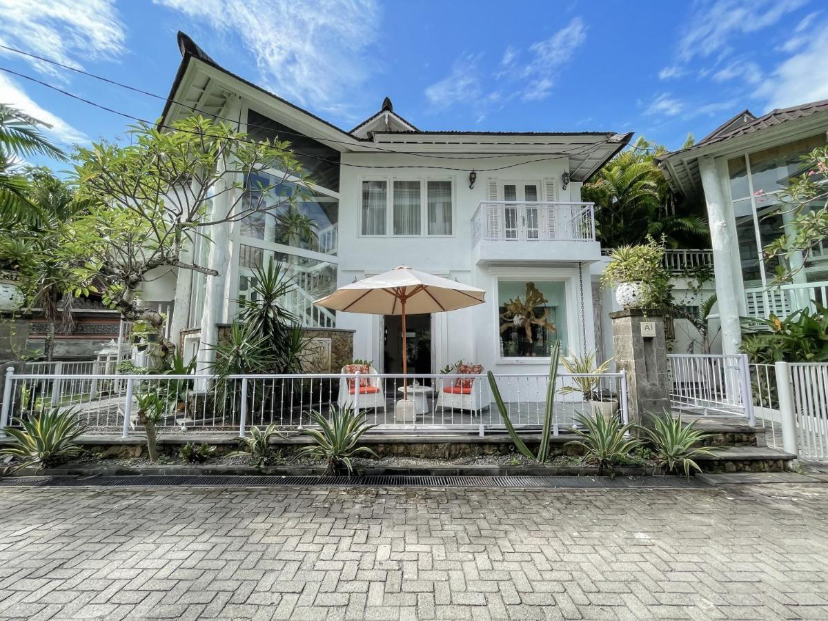 Beach House Canggu - 150M Berawa Beach Exterior photo