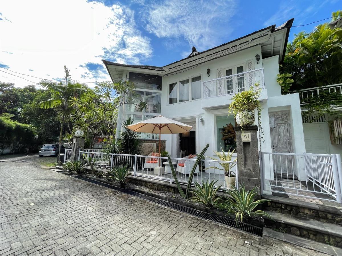Beach House Canggu - 150M Berawa Beach Exterior photo